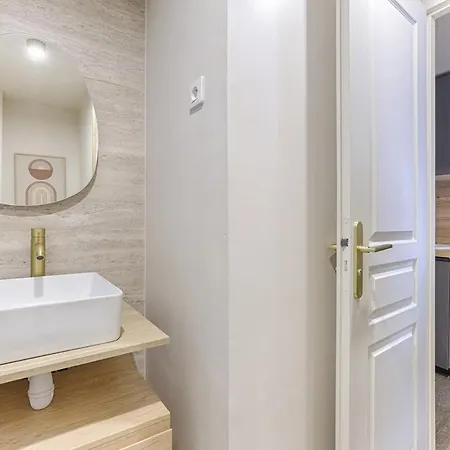 De Charme Rue Lafayette 4p-1br Apartment